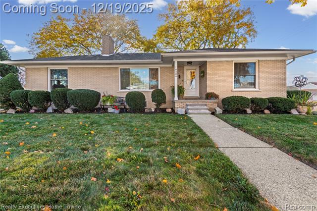 front view for 18200 Oak, Eastpointe, Mi. 48021