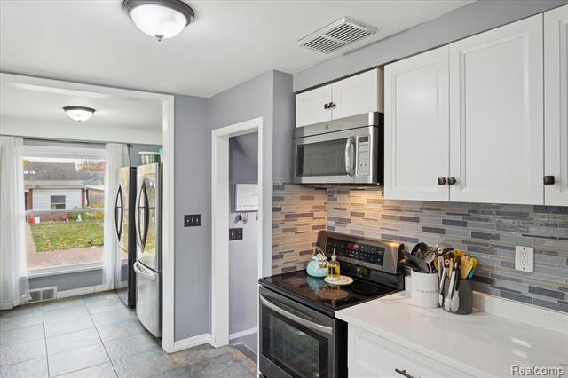 Builiding view eight for 19720 Maxine, Saint Clair Shores, MI. 48080