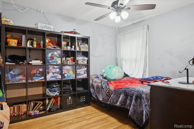 Builiding view fifteen for 19720 Maxine, Saint Clair Shores, MI. 48080