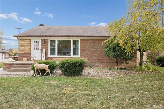 Builiding view one for 19720 Maxine, Saint Clair Shores, MI. 48080