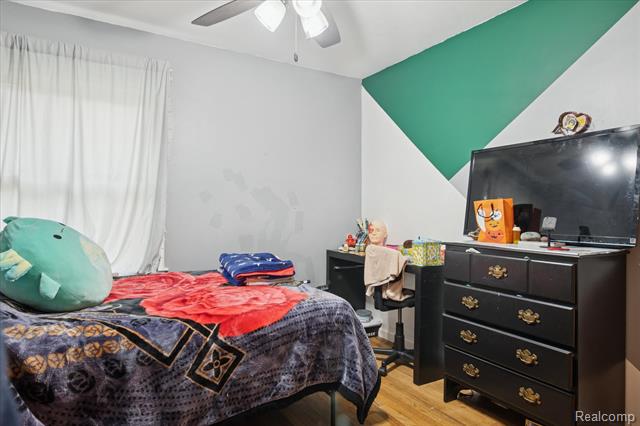 Builiding view sixteen for 19720 Maxine, Saint Clair Shores, MI. 48080