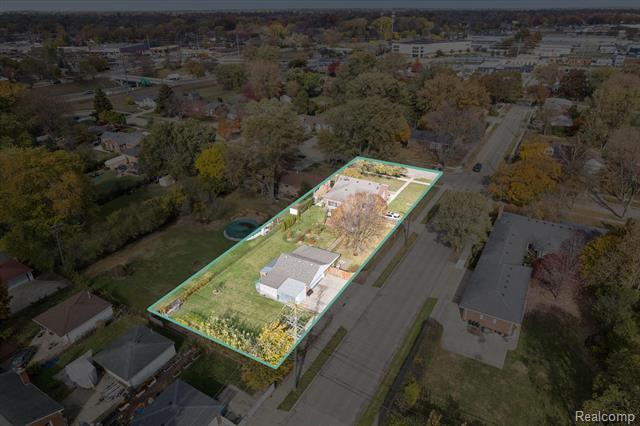 Builiding view thirty five for 19720 Maxine, Saint Clair Shores, MI. 48080