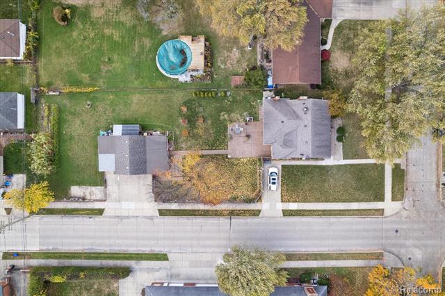 Builiding view thirty one for 19720 Maxine, Saint Clair Shores, MI. 48080