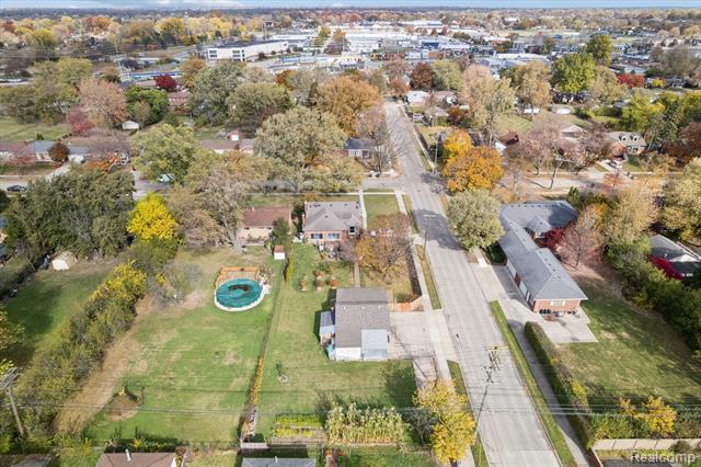 Builiding view thirty two for 19720 Maxine, Saint Clair Shores, MI. 48080