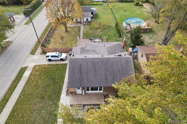 Builiding view thirty for 19720 Maxine, Saint Clair Shores, MI. 48080