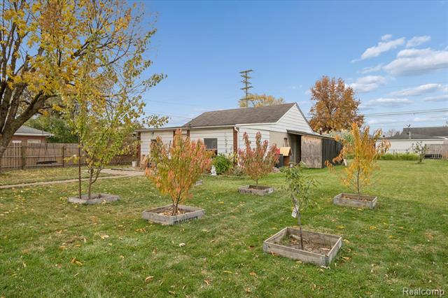 Builiding view twenty eight for 19720 Maxine, Saint Clair Shores, MI. 48080