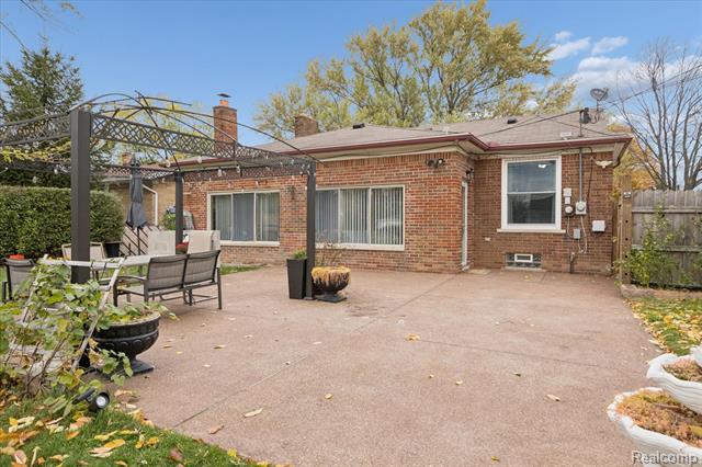 Builiding view twenty five for 19720 Maxine, Saint Clair Shores, MI. 48080