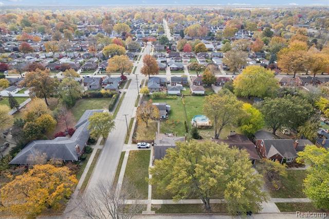 Builiding view twenty nine for 19720 Maxine, Saint Clair Shores, MI. 48080