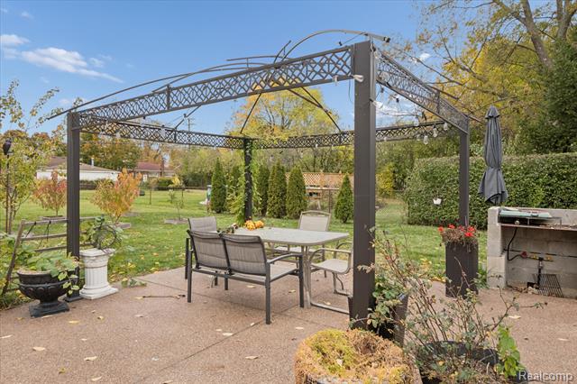 Builiding view twenty six for 19720 Maxine, Saint Clair Shores, MI. 48080