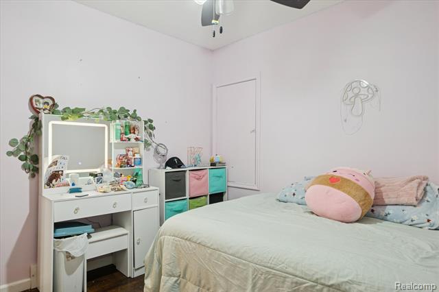 Builiding view twenty three for 19720 Maxine, Saint Clair Shores, MI. 48080