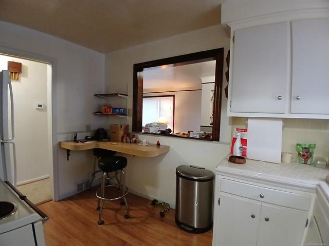 Builiding view ten for 22584 Marine, Eastpointe, MI. 48021