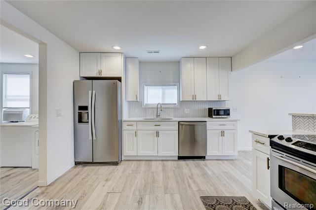 Builiding view fourteen for 23826 Kate, Warren, MI. 48091