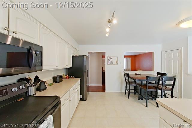 Builiding view five for 34455 Rhonswood, Farmington, MI. 48335