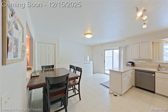 Builiding view seven for 34455 Rhonswood, Farmington, MI. 48335