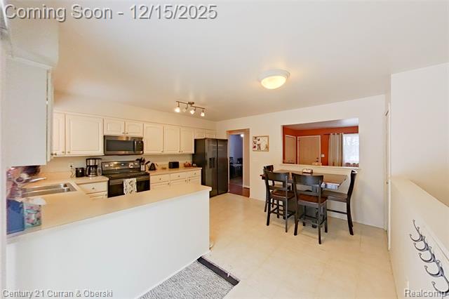 Builiding view six for 34455 Rhonswood, Farmington, MI. 48335