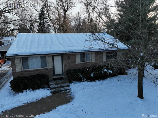 front view for 34455 Rhonswood Dr, Farmington, Mi. 48335