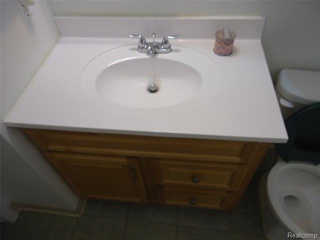 Builiding view eight for 11051 Timken, Warren, MI. 48089