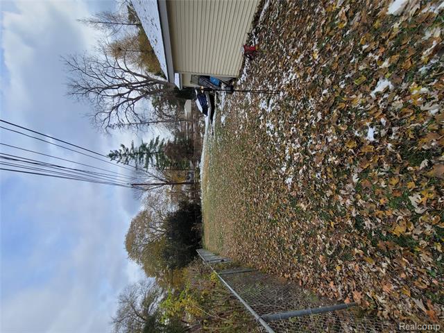 Builiding view five for 22936 Oakwood, Eastpointe, MI. 48021