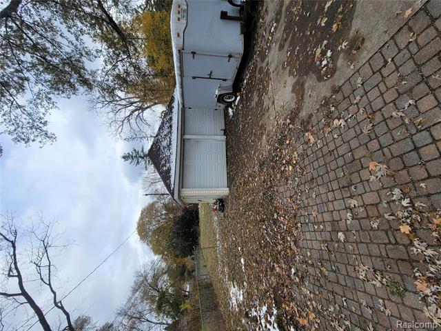 Builiding view four for 22936 Oakwood, Eastpointe, MI. 48021