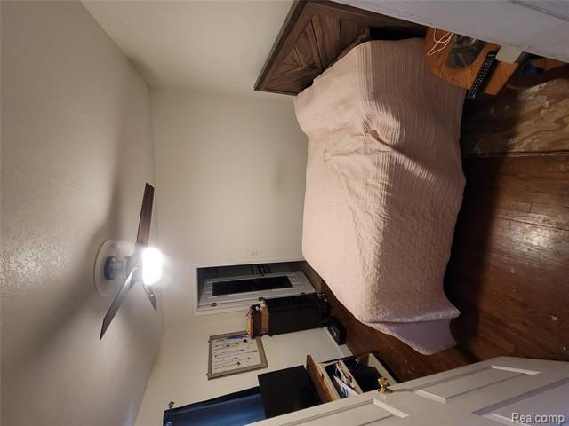 Builiding view nineteen for 22936 Oakwood, Eastpointe, MI. 48021