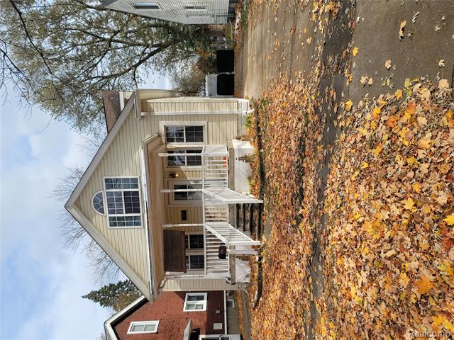 Builiding view one for 22936 Oakwood, Eastpointe, MI. 48021