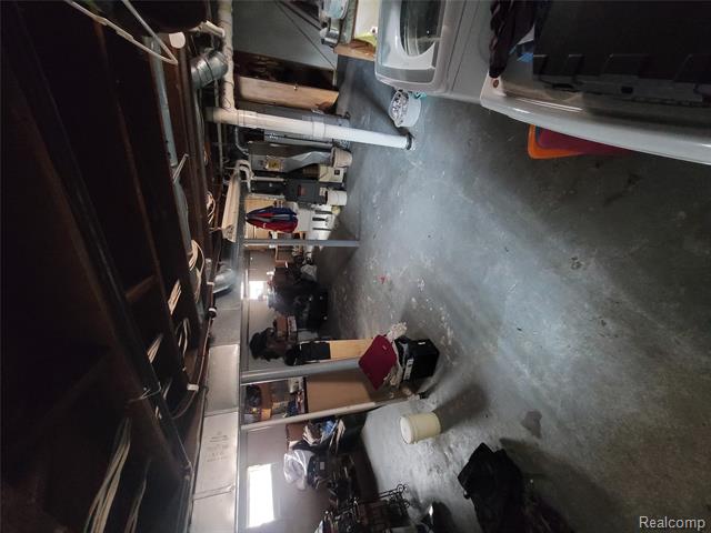 Builiding view twenty four for 22936 Oakwood, Eastpointe, MI. 48021