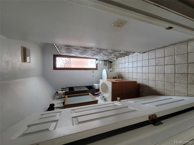 Builiding view twenty two for 22936 Oakwood, Eastpointe, MI. 48021