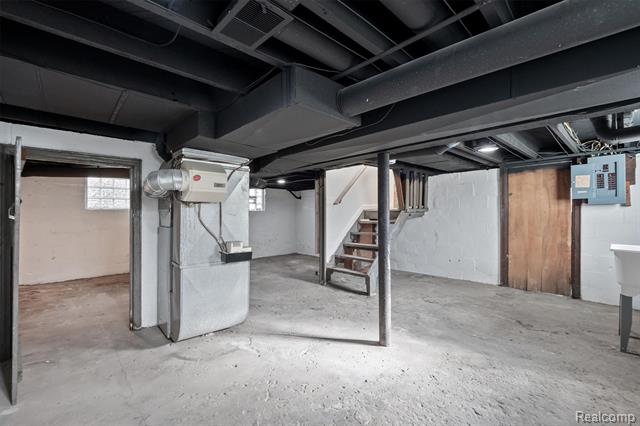 Builiding view fifteen for 20910 Collingham, Farmington, MI. 48336