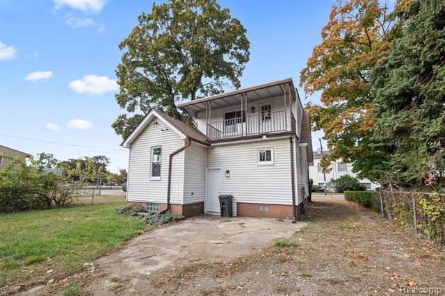 Builiding view seventeen for 20910 Collingham, Farmington, MI. 48336