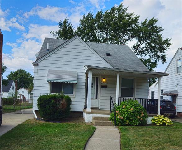 front view for 8239 Standard, Center Line, Mi. 48015