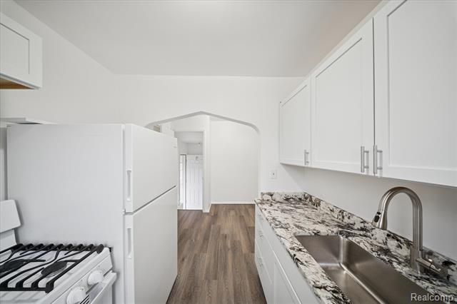 Builiding view six for 8157 Stephens, Center Line, MI. 48015