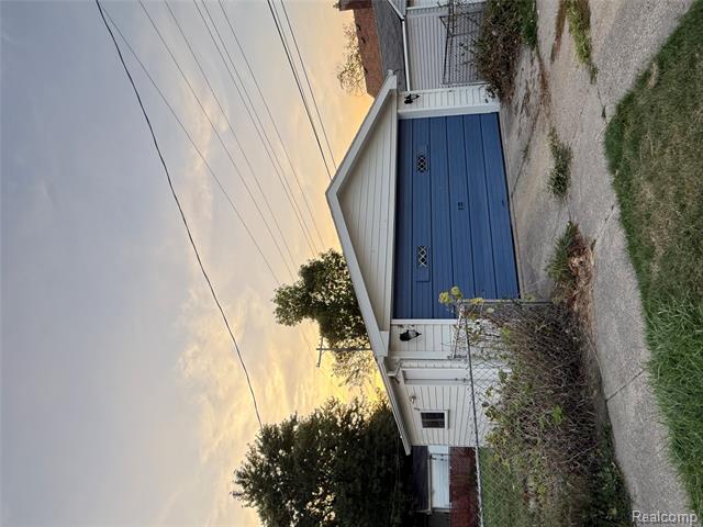 Builiding view sixteen for 8157 Stephens, Center Line, MI. 48015