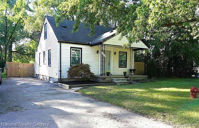 front view picture of 20975 Ontaga Ave, Farmington, MI. 48336
