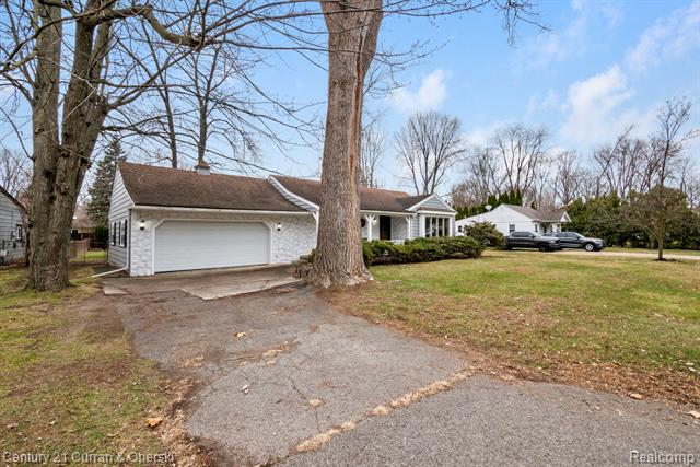 Builiding view eight for 33776 Rhonswood, Farmington, MI. 48335