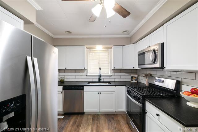 Builiding view eighteen for 33776 Rhonswood, Farmington, MI. 48335