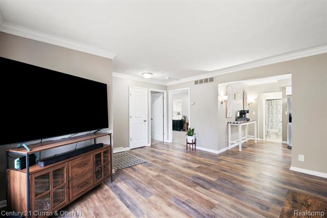 Builiding view fifteen for 33776 Rhonswood, Farmington, MI. 48335