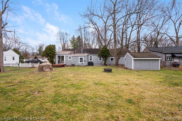 Builiding view forty five for 33776 Rhonswood, Farmington, MI. 48335