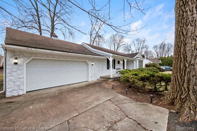 Builiding view nine for 33776 Rhonswood, Farmington, MI. 48335