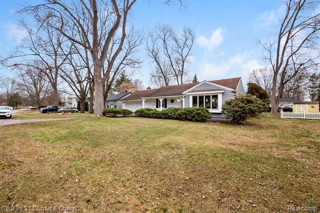 Builiding view seven for 33776 Rhonswood, Farmington, MI. 48335