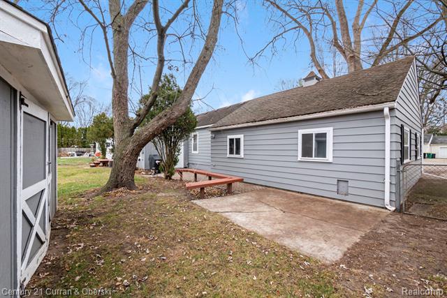 Builiding view thirty five for 33776 Rhonswood, Farmington, MI. 48335