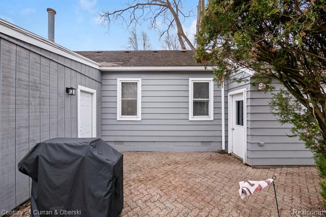 Builiding view thirty four for 33776 Rhonswood, Farmington, MI. 48335