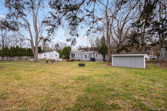 Builiding view thirty seven for 33776 Rhonswood, Farmington, MI. 48335