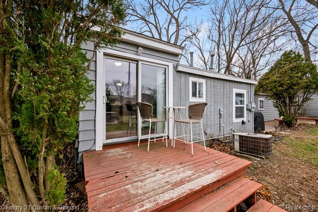 Builiding view thirty three for 33776 Rhonswood, Farmington, MI. 48335