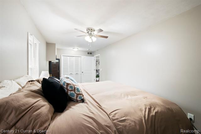 Builiding view twenty eight for 33776 Rhonswood, Farmington, MI. 48335