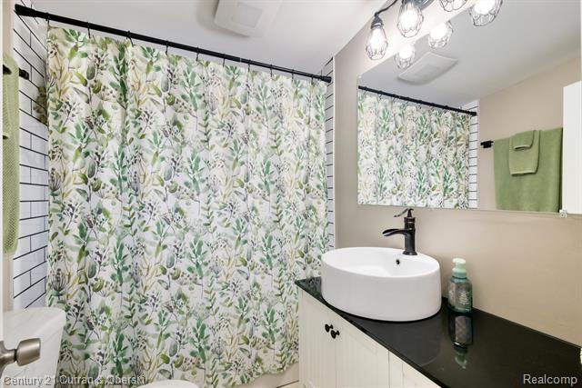 Builiding view twenty four for 33776 Rhonswood, Farmington, MI. 48335