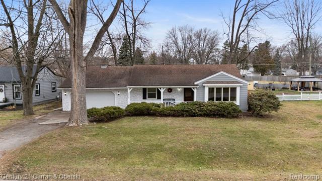 Builiding view two for 33776 Rhonswood, Farmington, MI. 48335