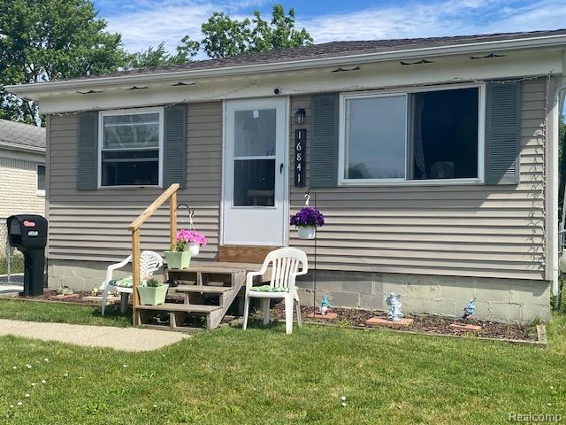 Builiding view twenty eight for 16841 Stephens, Eastpointe, MI. 48021