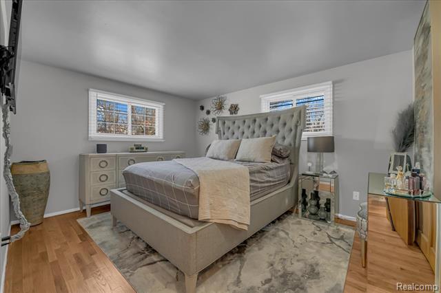 Builiding view eighteen for 33027 Meadowlark, Farmington, MI. 48336