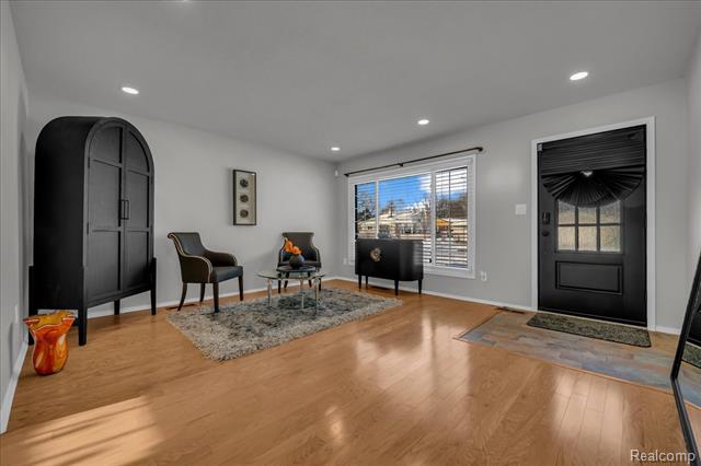 Builiding view five for 33027 Meadowlark, Farmington, MI. 48336