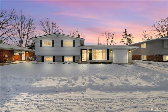 Builiding view one for 33027 Meadowlark, Farmington, MI. 48336